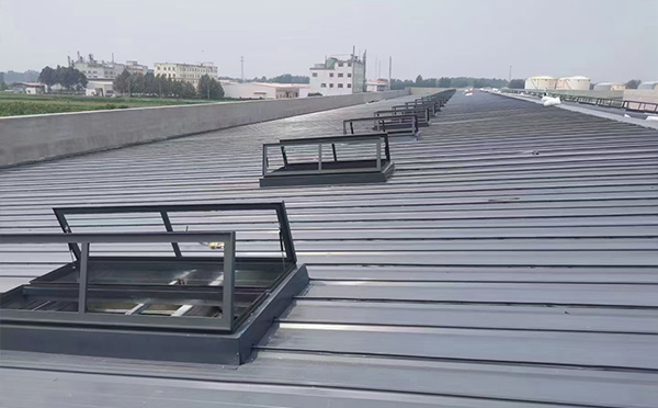 某中学室内体育馆汉中排烟窗改造项目