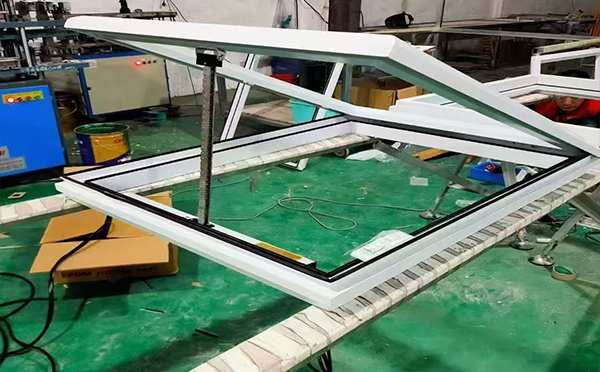 某地下车库出入口汉中排烟窗配置工程