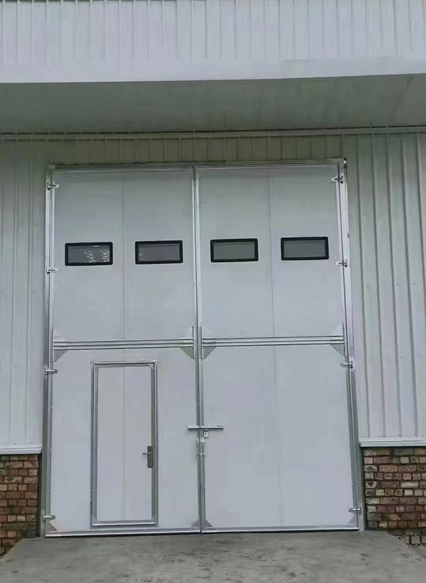 汉中工业门在设备装配车间出入口的实施记录